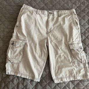 BKE Men’s cargo shorts sz W36, outseam is 24